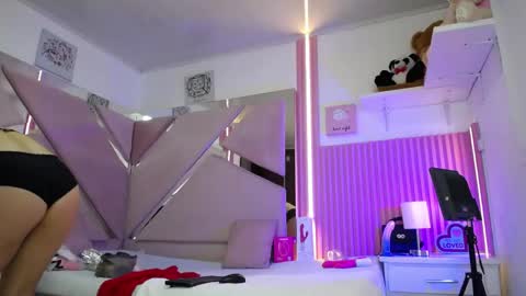 Chloe  online show from May 29, 1:20 pm