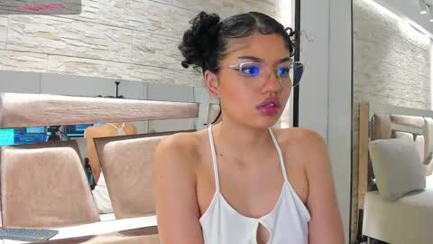 chloe online show from December 14, 11:15 am