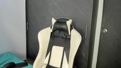 chloe online show from March 15, 9:32 pm