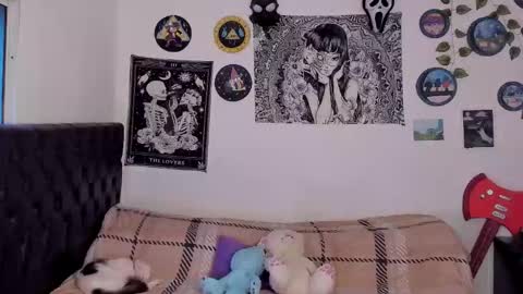 chloe_kisses online show from September 9, 11:10 am