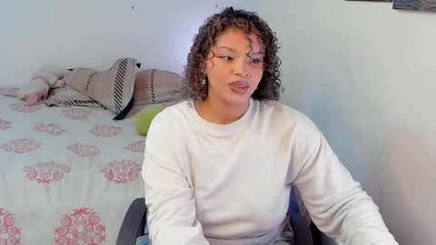 chloe_kisses online show from April 2, 12:03 pm