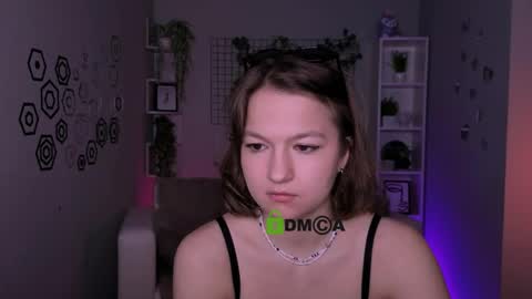 chloe_ley online show from June 3, 9:34 am