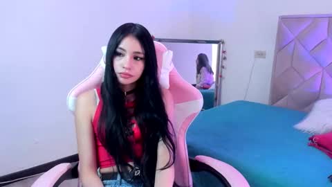 Chloe online show from March 3, 8:15 pm