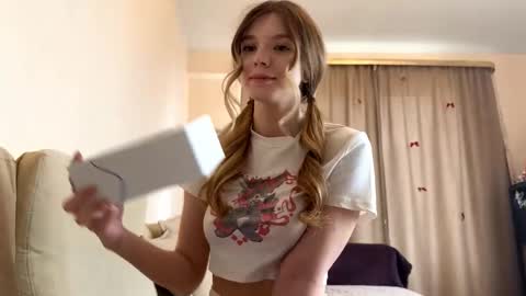 hloe online show from February 22, 12:15 pm