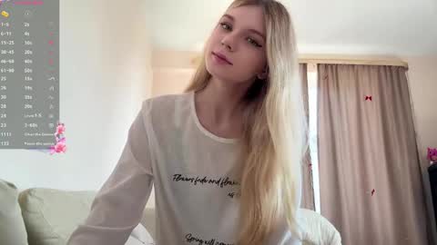 Snapshot of chloe_show chatting on June 7, 10:41 am hloe online show from June 7, 10:41 am