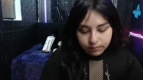 Snapshot of chloe_smith5 chatting on June 17, 1:12 pm chloe_smith5 online show from June 17, 1:12 pm