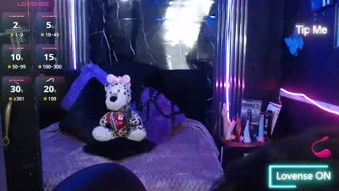 Snapshot of chloe_smith5 chatting on July 13, 1:25 pm chloe_smith5 online show from July 13, 1:25 pm