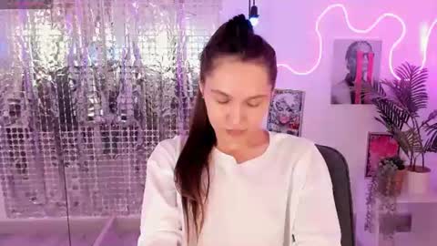 Chloe online show from July 3, 6:25 pm