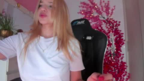 Chloe Miller  online show from February 28, 4:02 am