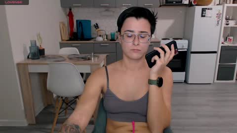 Eva and Sandra online show from December 4, 6:39 pm