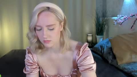 Chloe Deccker online show from May 15, 1:45 am