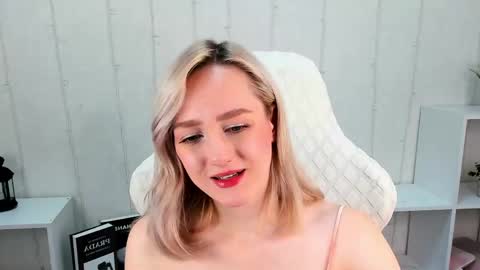 Chloe Deccker online show from June 4, 1:22 am