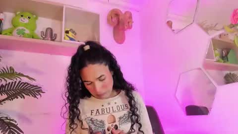 Snapshot of chloee_adams_ chatting on February 21, 8:49 pm Chloe online show from February 21, 8:49 pm