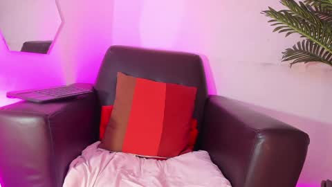 Snapshot of chloee_adams_ chatting on March 5, 11:05 pm Chloe online show from March 5, 11:05 pm