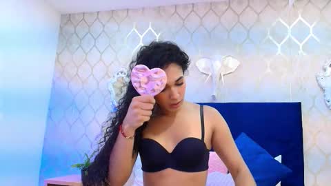 Snapshot of chloee_adams_ chatting on February 5, 12:32 pm Chloe online show from February 5, 12:32 pm