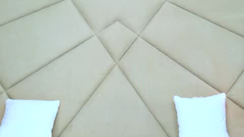 Chloe Vee online show from June 3, 4:59 am
