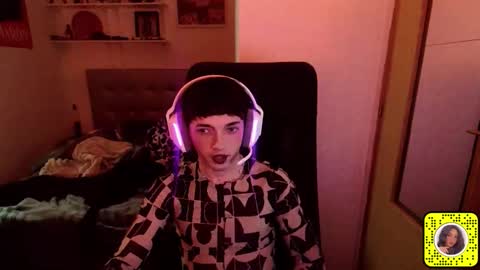 Snapshot of chloevenommm chatting on May 4, 3:57 am chloevenommm online show from May 4, 3:57 am