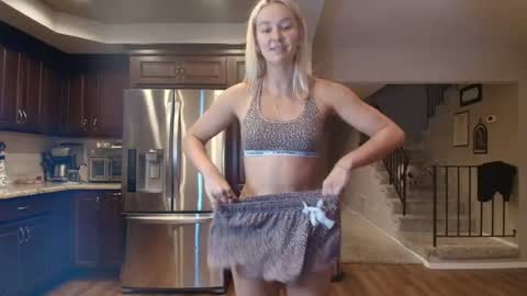 Chloe Babe online show from June 13, 6:00 am