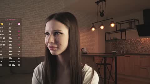 Chloe online show from June 19, 4:00 pm