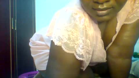Snapshot of chocobabe002 chatting on June 19, 4:39 am chocobabe002 online show from June 19, 4:39 am
