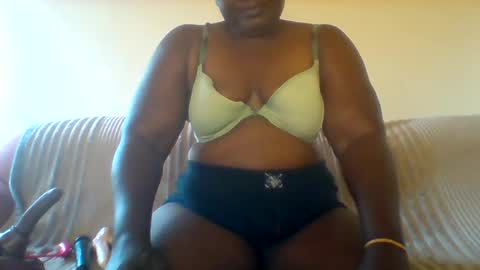 Snapshot of chocobabe002 chatting on July 7, 9:57 am chocobabe002 online show from July 7, 9:57 am