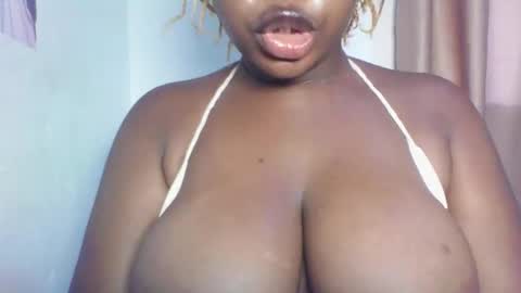 chocolateassgirl61 online show from March 27, 12:38 pm