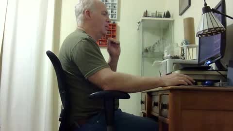 chris2002b online show from November 22, 6:34 am