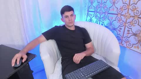 Chris Diamond23 online show from March 24, 2:11 pm