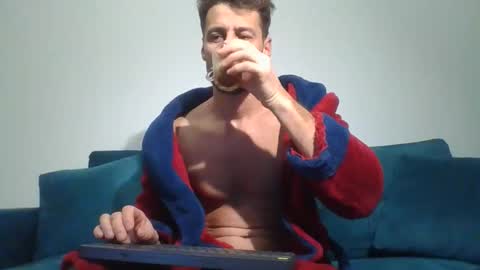 chrisaron online show from December 3, 4:20 am