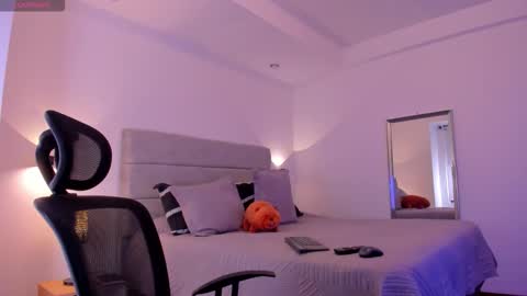 chrismorgan24 online show from October 12, 2:32 am