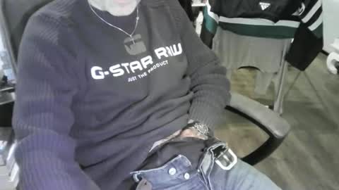 Snapshot of chrisprngr chatting on December 18, 5:41 pm chrisprngr online show from December 18, 5:41 pm