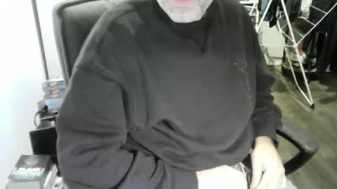 Snapshot of chrisprngr chatting on February 9, 10:25 pm chrisprngr online show from February 9, 10:25 pm