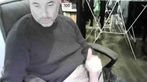 Snapshot of chrisprngr chatting on February 11, 10:04 pm chrisprngr online show from February 11, 10:04 pm