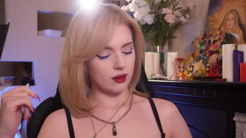 chriss_foxx online show from March 12, 3:40 pm