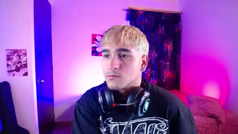 Christian Wang online show from March 2, 11:39 am