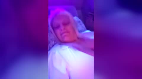 chrissyswallowz1 online show from June 22, 3:08 am