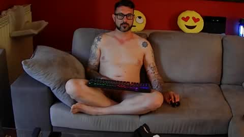 Snapshot of christian23hot chatting on June 22, 5:26 am Chris online show from June 22, 5:26 am