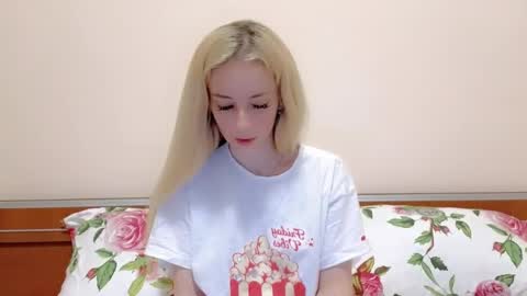 christihanson online show from April 11, 1:21 am