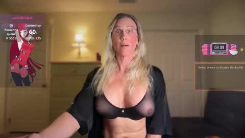 Snapshot of christinabruce chatting on February 8, 11:57 am Chris Tina Bruce online show from February 8, 11:57 am