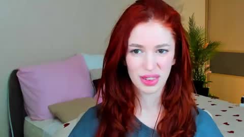 Snapshot of christinaconteeree chatting on June 20, 3:20 am christinaconteeree online show from June 20, 3:20 am