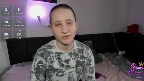 christyw3b online show from April 1, 11:55 am