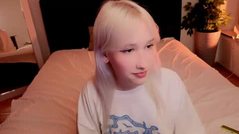 EvaBlonde TayaBrunette EliieBlack hair online show from May 16, 7:34 pm
