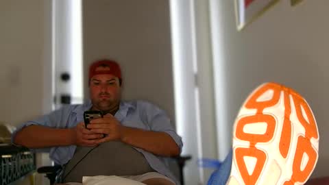 ChubbyGayManBigFeet online show from May 24, 8:47 pm