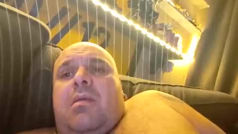 chubbyman40 online show from May 2, 8:03 pm