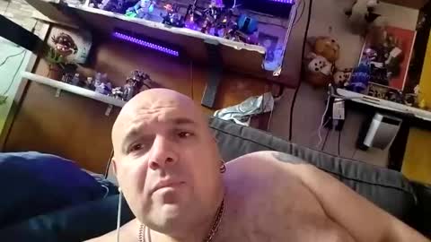 Snapshot of chubbyman43 chatting on May 18, 8:09 am chubbyman43 online show from May 18, 8:09 am