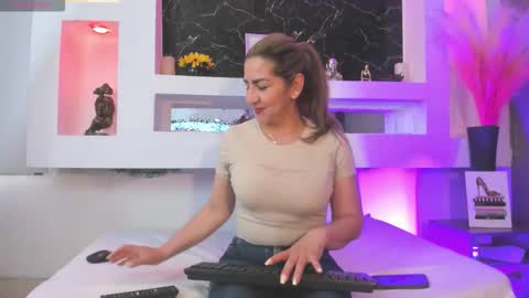 Cinthya  online show from February 20, 12:05 pm