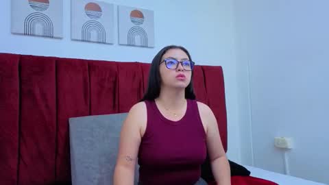 Snapshot of cintya_and_roger chatting on February 10, 1:10 am cintya and roger online show from February 10, 1:10 am