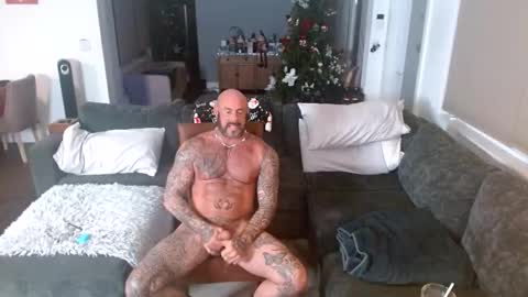 Snapshot of cjmadisonxxx chatting on December 27, 6:35 am SoFLoBiHungDude online show from December 27, 6:35 am