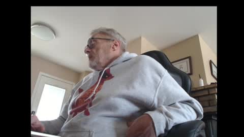 cjscout online show from April 21, 1:42 am