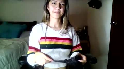 Snapshot of clair_of chatting on March 9, 10:36 pm clair_of online show from March 9, 10:36 pm